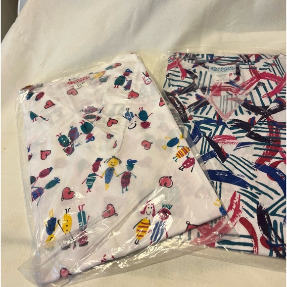 2 scrubs tops size large new - Picture 1 of 4